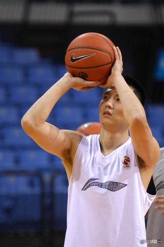 上海久事训练开放日，赛后强势反弹引欢呼，NBA总决赛在即，赛季目标并未改变的简单介绍