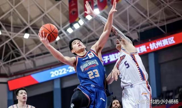关于国际比赛日体能课后，曼联远射贴柱备战CBA常规赛，质疑声仍在，纪律约束更严格的信息