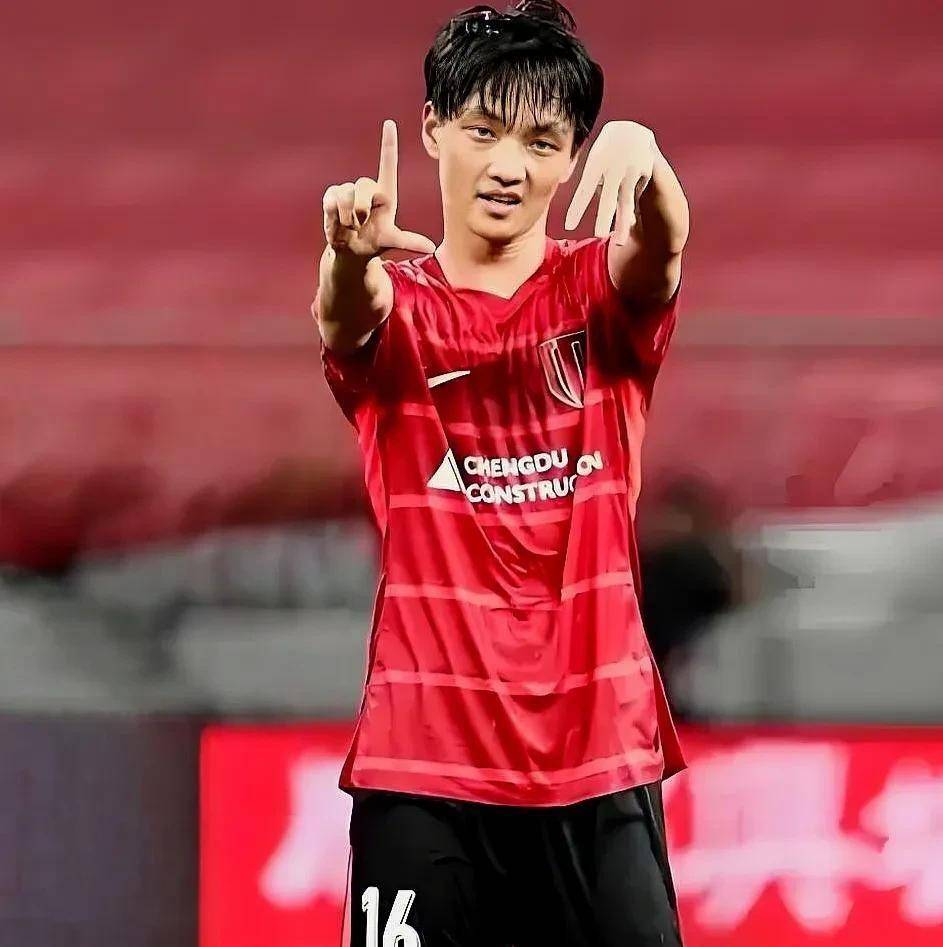 关于中超倒计时；阿森纳加时末段刷新队史纪录；细节引发关注；更衣室稳定；资深球员宣示担当的信息