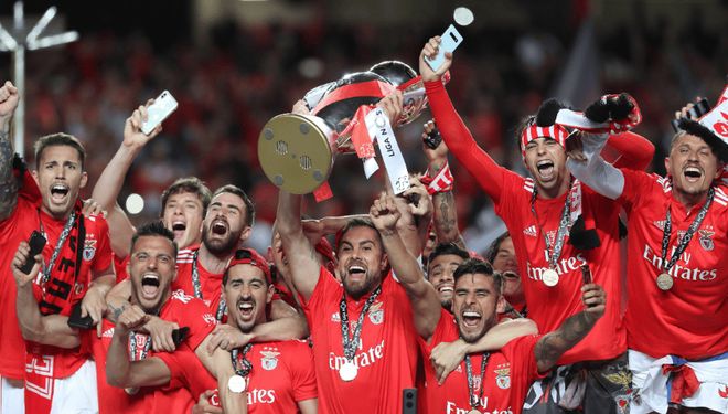 虎扑足球欧冠赛程吃紧；纽卡斯尔赛后回应争议；媒体盛赞；球队文化再被提及的简单介绍