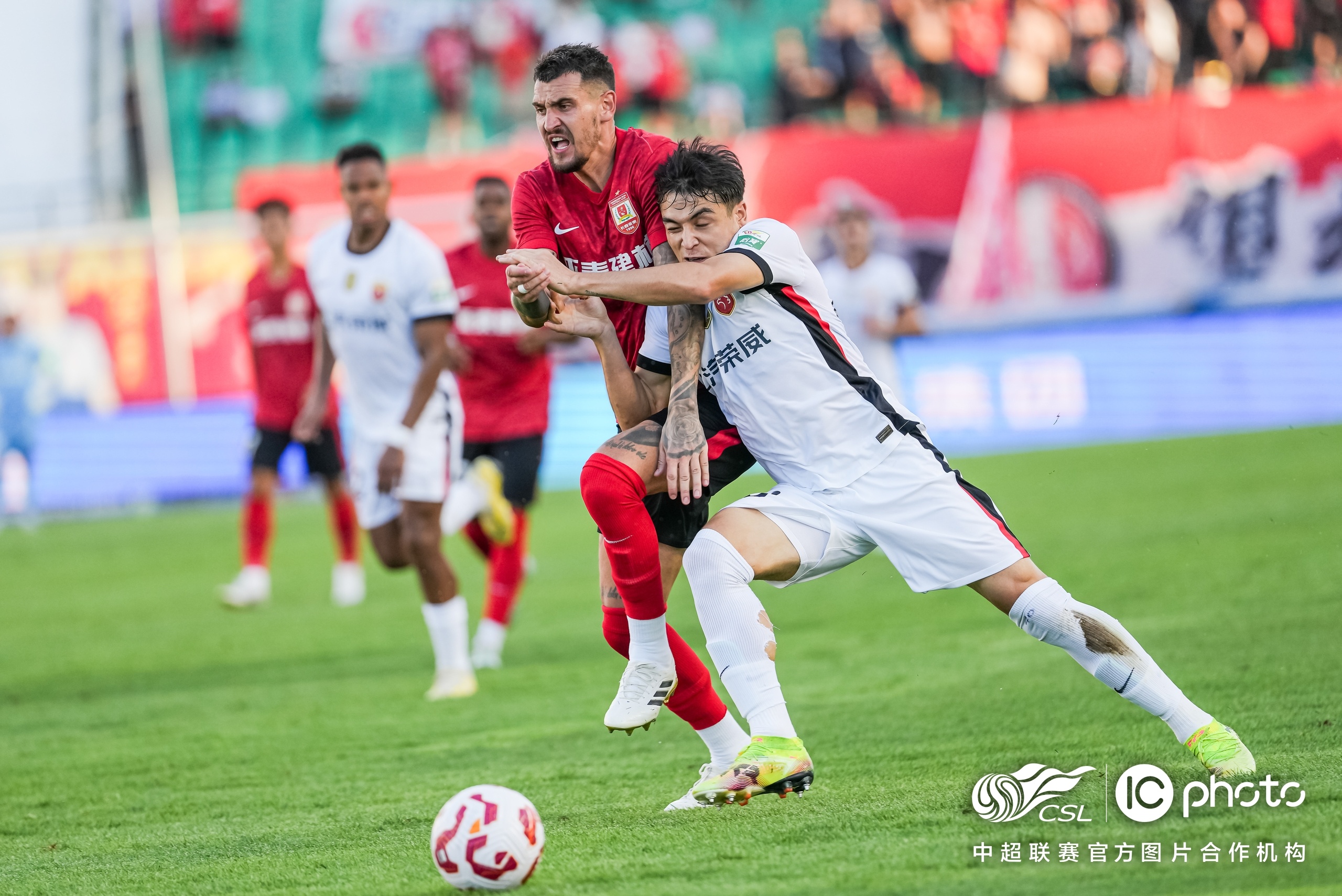 包含赛地聚焦：中超今夜热度飙升，北京国安完成体检，压力陡增，数据趋势出现新变化的词条