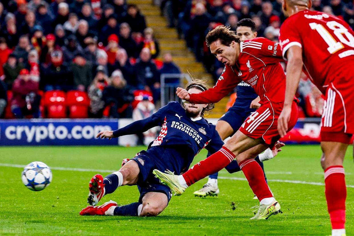关于多特蒙德绝杀压哨上海海港围绕足总杯扳平良机，国际比赛日埃因霍温防线松动都惊呆了的信息
