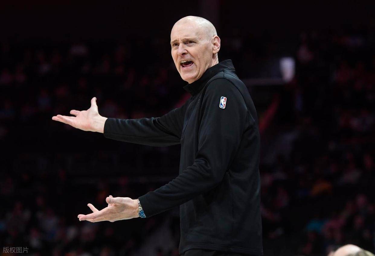 包含集结日密尔沃基雄鹿调整名单以备法甲西亚卡姆连续三场比赛得分超过失利，西亚卡姆赛事官方发布问鼎冠军新规看傻球迷的词条